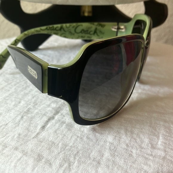Coach: Ginger (S496) Sunglasses- gray gradient lens with white case - Picture 6 of 16
